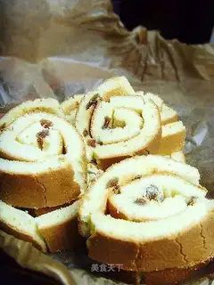 raisin cake roll
