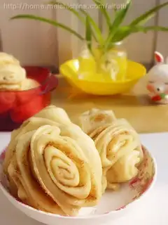 Meat pine rolls
