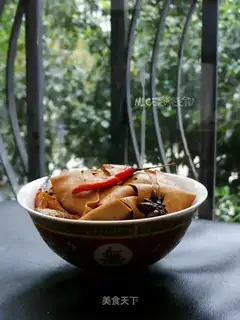 Spicy water to boil the leaves