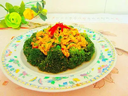 The fried eggs will be broccoli