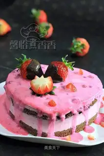 Strawberry mousse cake