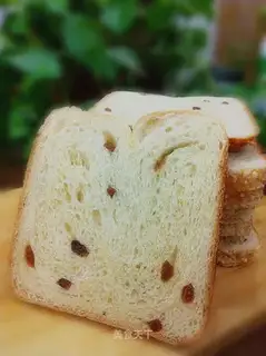 Grape soufflés, big toast