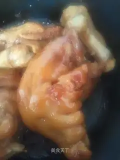 Pig hoof