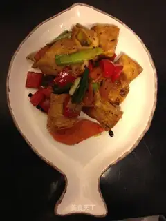 A dry pot with tofu
