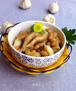 Garlic peanut chicken claws