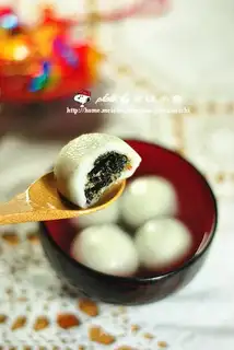 Peanut black sesame soup