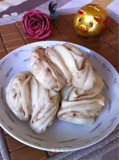 Five fragrance rolls
