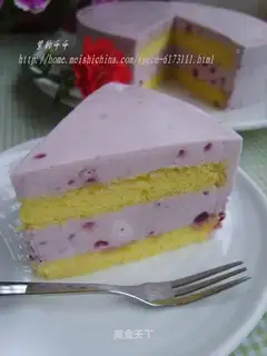Blueberry mousse cake