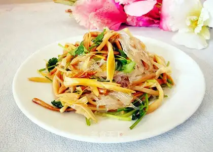 Mustard fan yellow cabbage