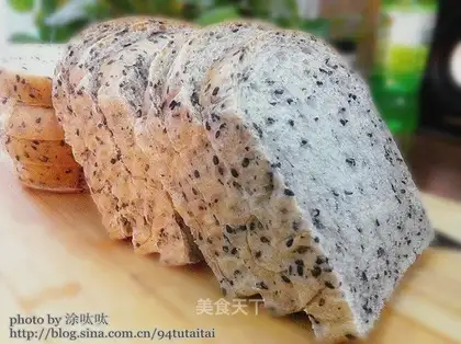 Black sesame toast