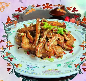 ♪ And cold pig ears ♪