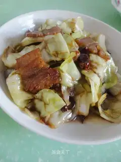 A pot of gravy