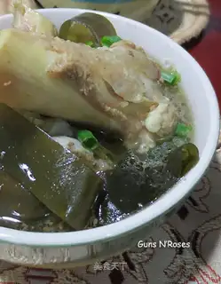 Sea belt bone soup
