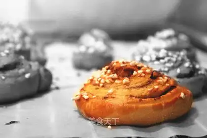 Cinnamon rolls