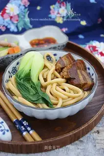 Red roasted noodles