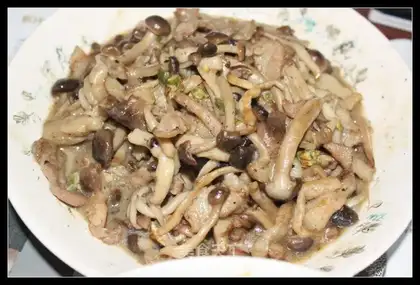 Crab mushrooms and fried meat