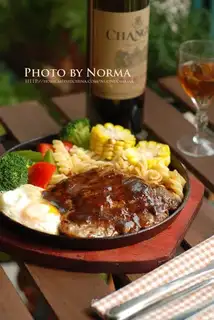 Black pepper, cold steak