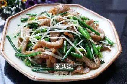 Silver sprouts and pork necks