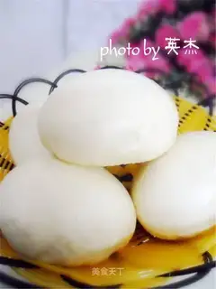 White-faced buns