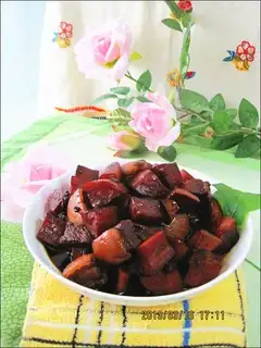 Five flowers and carrots