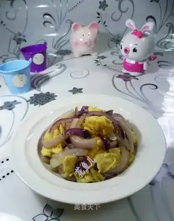 Onion fried duck eggs