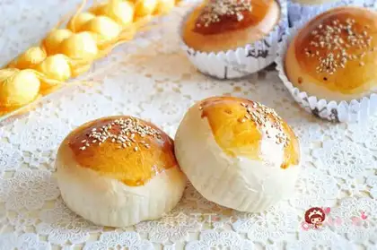 Meat pine buns