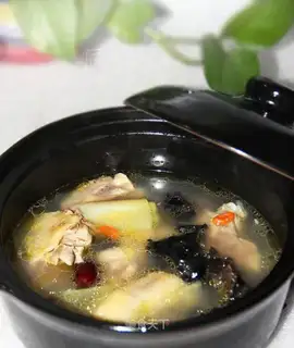 Wood-tree chicken soup