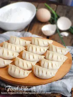 Carrot pork dumplings