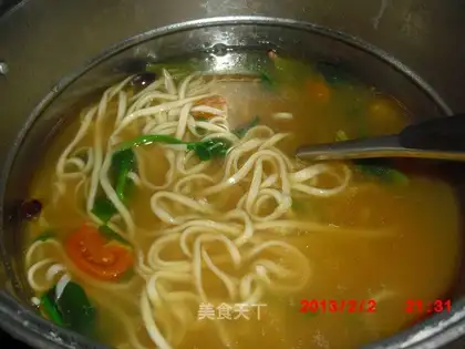 Tomato chicken noodles