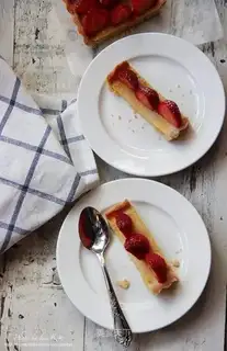 Strawberry cheese pie