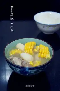 Horseshoe corn soup