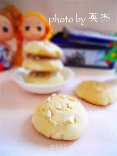 A peanut egg cookie