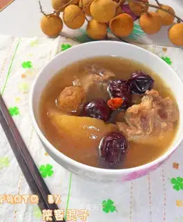 Pork soup with figs
