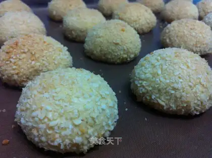 Gold full of coconut balls