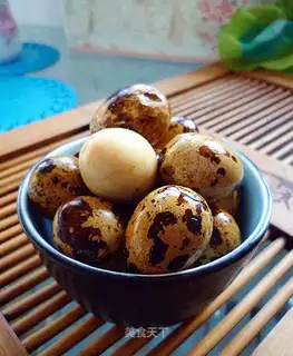 Five quail eggs