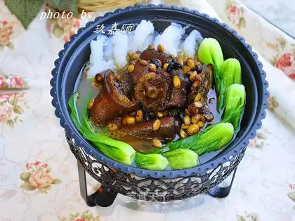 Two bean pigtail pot