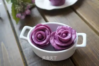 Potato rose buns