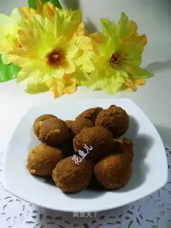 Fried spicy quail eggs