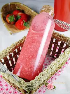 Fresh strawberry juice