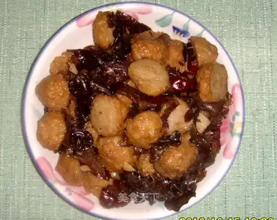 Fried meatballs with fungus and red dates