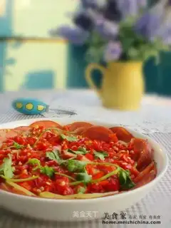Potato chips with chopped pepper