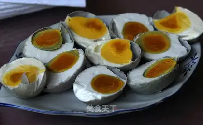 Oiled salted duck eggs