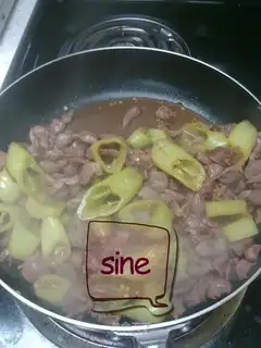 Hot and sour chicken gizzards