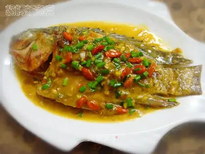 Roasted African carp with Chinese wolfberry