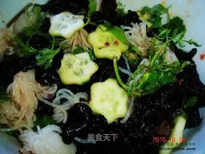 Black and white salad