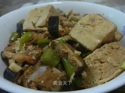 Stewed chicken leg with frozen tofu