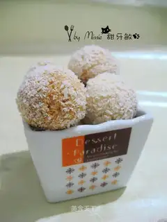 Creamy protein coconut balls
