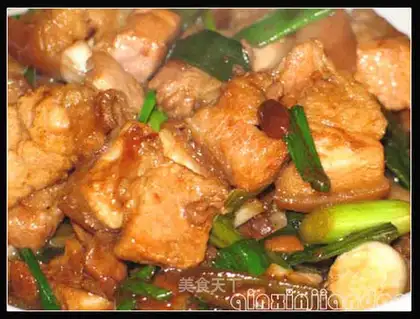 Stewed pork belly with bean paste