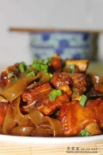 Stewed pork ribs with vermicelli