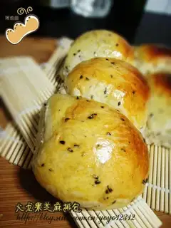 Dragon fruit sesame steak bun